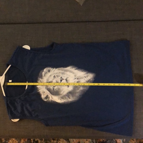 Navy blue graphic tee. Lion graphic. Size Large. - Picture 6 of 7